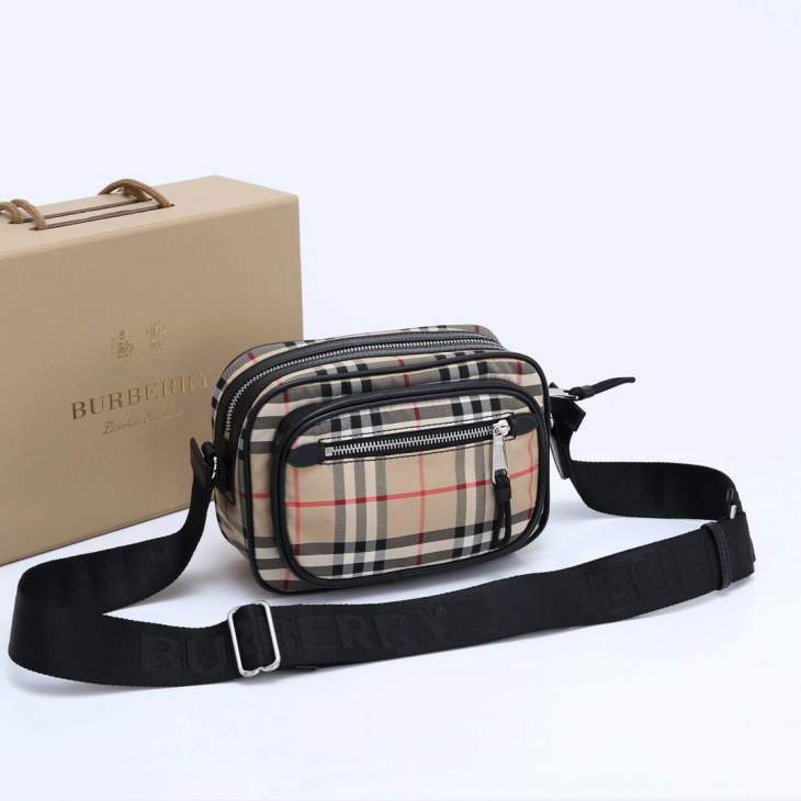 Picture of Burberry Mens Bags _SKUfw92767439fw